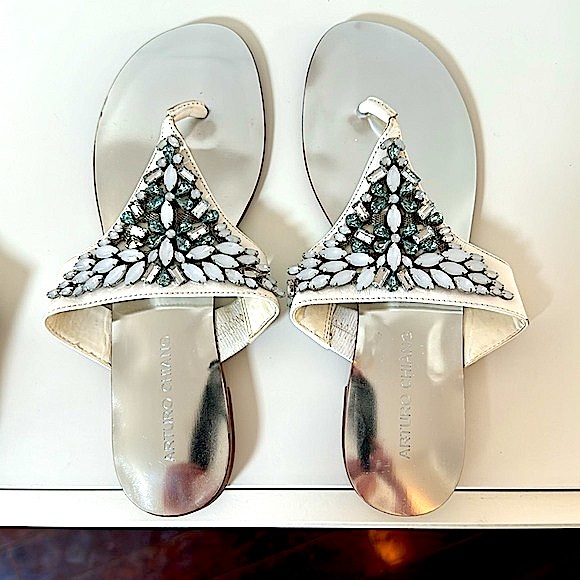 NWOB!!Beautiful White with Beaded Top Thong Sandals - Picture 3 of 7